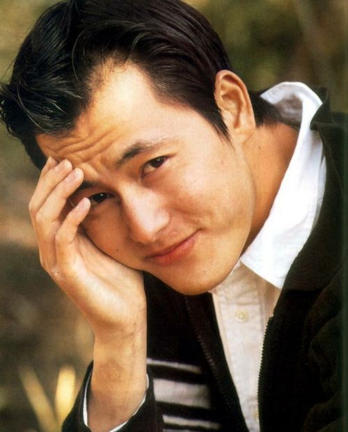Đẹp trai như Jung Woo Sung cũng khó thoát khỏi cảnh tóc ngày càng ít theo thời gian.