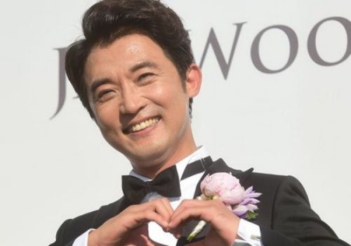 Ahn Jae Wook mất dáng vẻ mỹ nam với mái đầu ít tóc ở phần trước.