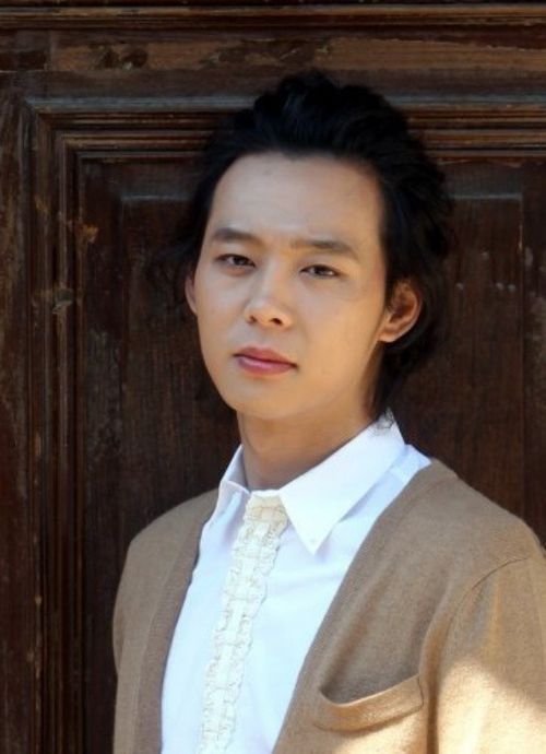 Yoochun (JYJ) chắc chắn không muốn nhìn lại tấm ảnh này. Koreaboo đánh giá nam ca si hàng đầu thuộc Top sao nam có nguy cơ hói đầu sớm.