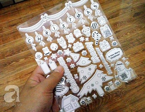 Nhà chức trách Na-uy đã tìm thấy các sản phẩm miếng dán hình bánh kẹo xuất xứ từ Trung Quốc được bán ở nước này có chứa phthalate. Đây là chất bị cấm đưa vào đồ dùng cho trẻ em bởi sẽ dẫn đến những vấn đề về sức khỏe và cơ quan sinh sản nếu trẻ nuốt phải.