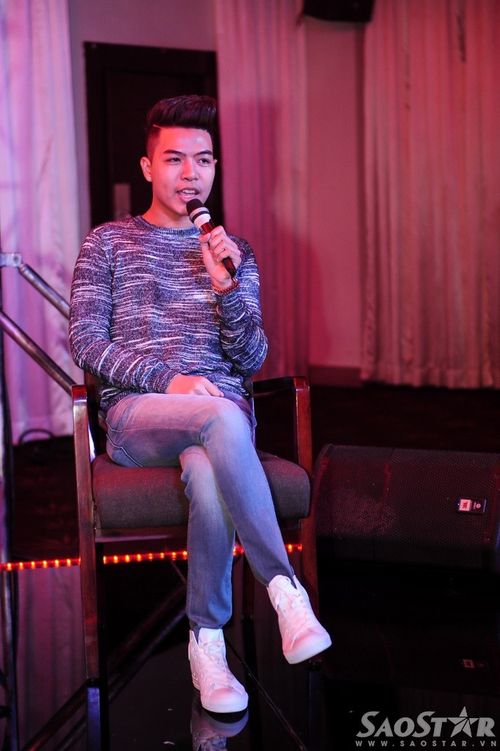 Về Sẽ thôi khóc vì anh, đây là ca khúc EDM sôi động, bắt tai do nhạc sĩ trẻ Đỗ Hiếu sáng tác theo đơn đặt hàng của Thu Thủy hồi tận tháng 6. Riêng clip minh họa được đạo diễn Mai Khang thực hiện. Cô cũng không ngại chi mạnh tay thuê máy quay Red One - dòng máy chuyên dụng tối tân, nhằm để có những khung hình đẹp mắt và ưng ý nhất.
