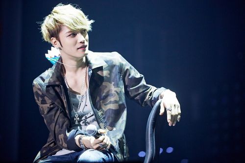 Đứng đầu top 10 là Hero Jaejoong - mỹ nam của JYJ vừa nhập ngũ cách đây không lâu. Hero Jaejoong từ lâu đã là gương mặt “không góc chết” với người hâm mộ xứ mặt trời mọc. Ngoài ca hát, thành viên JYJ nói tiếng Nhật trôi chảy từng tham gia đóng phim tại đây. Trước đó, Hero Jaejoong từng đứng đầu top nghệ sĩ Hàn có diện mạo hoàn hảo nhất.
