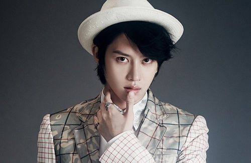 Theo sát Hero Jaejoong là thành viên Heechul của nhóm Super Junior. Cũng như Hero Jaejoong, Heechul sở hữu gương mặt với đường nét hài hòa, thậm chí có phần áp đảo phái nữ.