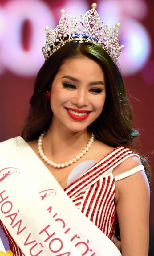 Trời không phụ lòng người, cô gái với khuôn miệng rộng gợi cảm, sự tinh tế, thông minh đã được xướng tên ở ngôi vị cao nhất.