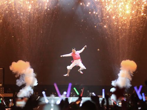 Hôm 24/12, Daddy đứng đầu trong chương trình M! Countdown, theo sau là Unfair của EXO, Run của BTS. Đây là lần thứ 4 Psy đoạt cup qua ca khúc dance này.