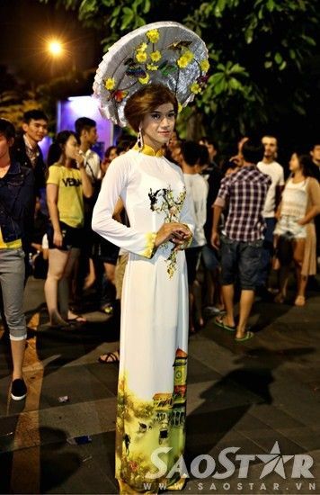 Người dân Sài Gòn nháo nhào trên phố đi bộ vì nhầm địa điểm bắn pháo ho