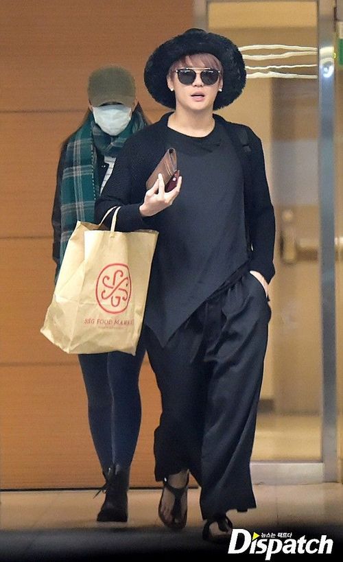 Trang này dẫn lời bạn bè của Junsu tiết lộ, thành viên JYJ và hot girl nhóm EXID cặp kè từ 6 tháng nay. Nam ca sĩ 29 tuổi bị hấp dẫn bởi tính cách của bạn gái kém 6 tuổi. Sau đó không lâu, công ty quản lý của Junsu xác nhận thông tin hẹn hò và hy vọng công chúng sẽ ủng hộ cặp đôi.