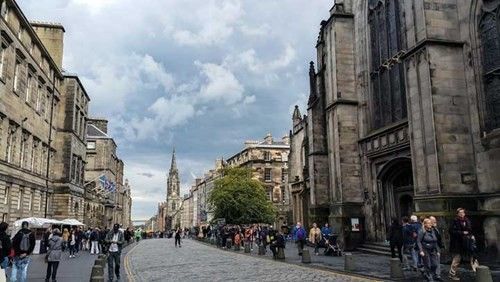 Con đường hội hè Royal Mile.