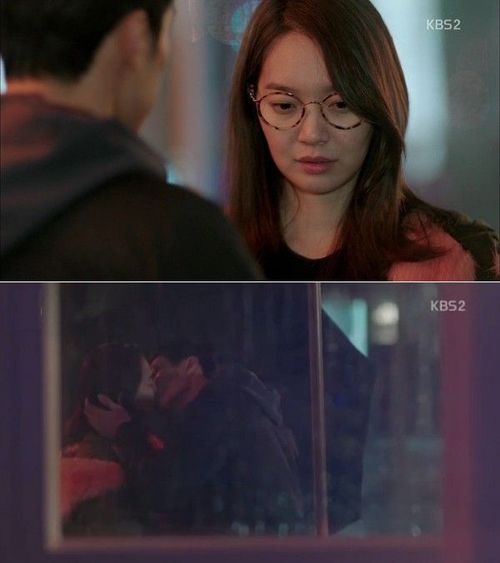 Ở tập 6, Kim Young Ho (So Ji Sub) và Kim Joo Eun (Shin Min Ah) tránh mưa dưới mái hiên ở một quán café, tại đây họ có nụ hôn đầu tiên. Cô nàng luật sư bắt gặp đang nhìn mình chằm chằm, để chữa ngượng, Joo Eun mắng: “Đừng nhìn nữa, má lúm này là của tôi”. Thay vì làm theo lời nói của người đẹp, Young Ho đáp: “Còn thân thể em là của tôi” và tiến tới khóa môi Joo Eun. Nụ hôn này mang lại 409.549 lượt xem.