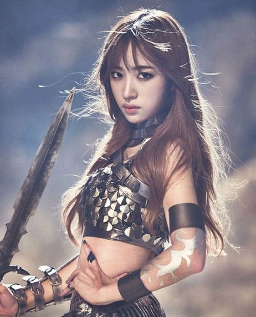Ngoài EXID, thành viên nổi bật Hani còn là gương mặt đại diện cho một nhãn hiệu video game trên điện thoại di động.