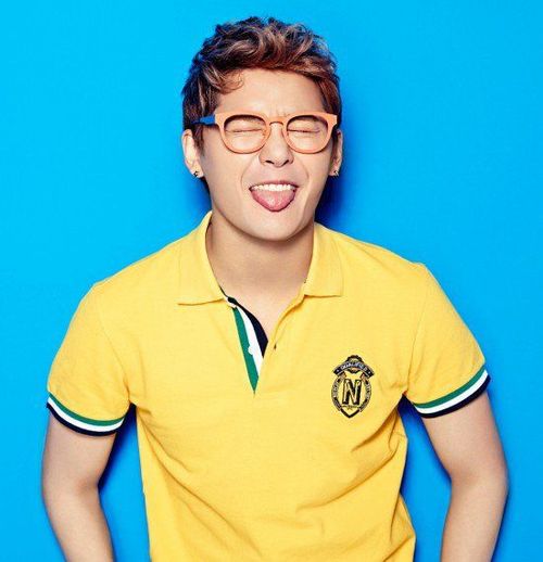 Junsu - một mẩu của JYJ thuộc top ca sĩ giàu có nhất Kpop. Khối bất động sản của giọng ca Flower sở hữu ước tính 35 triệu USD. Junsu khá mát tay trong đầu tư bất động sản. Nam ca sĩ sở hữu căn penthouse giá 2,5 triệu USD trong một tòa nhà ở Seoul, anh có một căn nhà khác ở Paju ước tính 1,8 triệu USD.