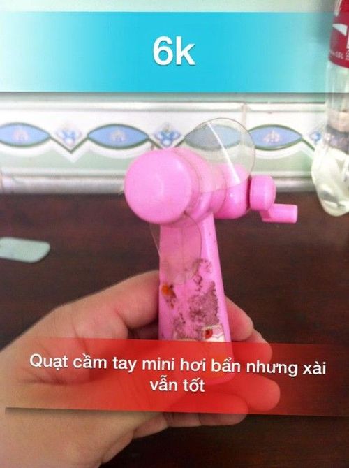 "Từ giờ không cần phải sử dụng máy lạnh nữa nhé. Đã có quạt mini thủ công rồi. Quạt cũng mát nữa. Nhược điểm: Xài hơi mệt".