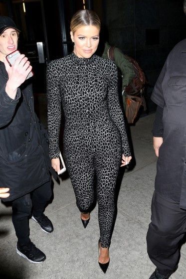 khloe-kardashian-leopard-cat-suit-011316-01-373x560