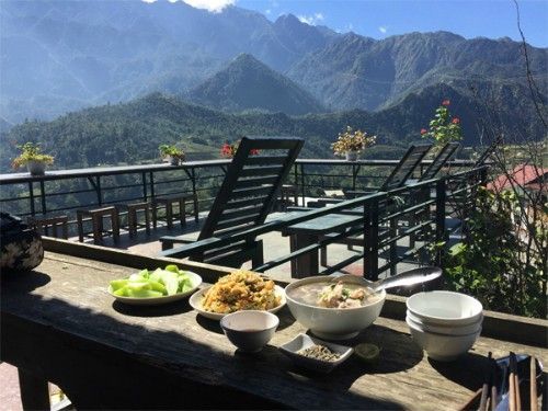 Một bữa ăn sạch tại Gem Valley giữa bao la đất trời. Ảnh: Nguyen Thuy Hanh (Miu)