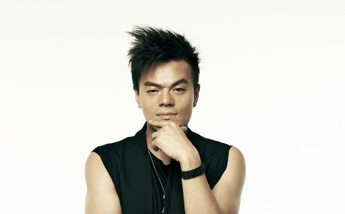 Park Jin Young muốn các gà mới tập trung vào công việc luyện tập và ca hát hơn là yêu đương.