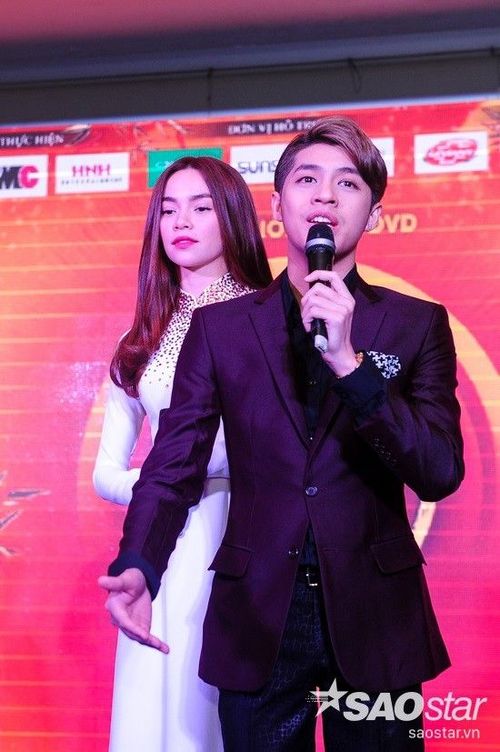 Trong buổi họp báo, Noo Phước Thịnh cho biết, tình cảm mà tất cả nghệ sĩ dành cho ê-kíp lẫn chương trình là rất nhiều nên mới gắn bó đến tận số phát hành thứ 7. Anh tâm sự, cứ mỗi dịp Tết đến, bản thân lại loay hoay chép nhạc xuân vào điện thoại hay sưu tầm những đĩa nhạc cùng chủ đề. Tuy nhiên, mấy năm gần đây, chương trình đã thay nam ca sĩ làm điều đó. Nhân tố nổi trội của cuộc thi The Remix - Hòa âm ánh sáng 2016 bộc bạch tiếp, anh cảm thấy vinh dự khi góp giọng trong DVD lần này bởi đây vừa là cơ hội để khán giả nhớ tới mình, vừa giúp bản thân có thêm sản phẩm âm nhạc về mùa xuân. Trong khi đó, Hồ Ngọc Hà cũng dành lời khen cho chương trình bởi các sản phẩm mới ngày càng được đầu tư kỹ lưỡng, chỉn chu và phong phú, hấp dẫn hơn.