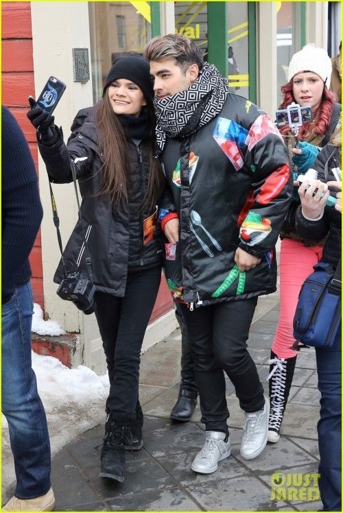 nick-joe-jonas-sundance-film-festival-saturday-fan-selfies-14