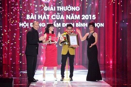 Giải thưởng Bài hát của năm dành cho Về với đông của tác giả Vũ Minh Tâm. Nhật Thủy nhận giải ca sĩ thể hiện hiệu quả nhất. Đây cũng là giải thưởng cuối cùng của chương trình Bài hát Việt sau 11 năm hình thành và phát triển.