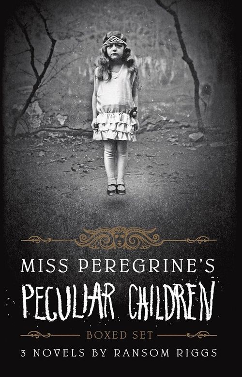 Tờ Publisher Weekly còn hào phóng lời khen tặng với Miss Peregrine’s home for peculiar children rằng đây là tác phẩm “thi thú, lập dị một cách nổi trội nhờ các tuyến nhân vật được phát triển hợp lý, 1 vùng đất Cairnholm giả tưởng nhưng rất chân thật của xứ Wales cùng những quái vật thực sự đáng sợ”.