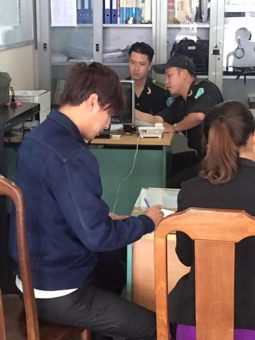 Có vẻ như anh đang làm một số thủ tục.