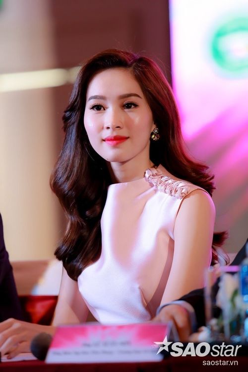 Hoa hậu Đặng Thu Thảo nổi bật trong sự kiện. Ở Hoa hậu Việt Nam năm nay, cô sẽ giữ vai trò "cầm cân nảy mực".