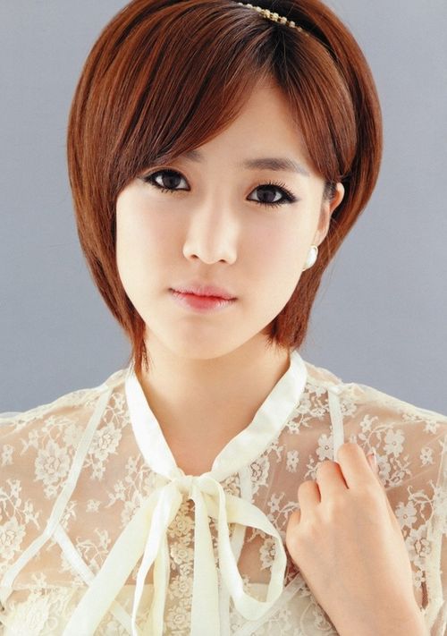 Nàng rapper Eun Jung yêu thích phong cách trang điểm tự nhiên, “có mà như không”.