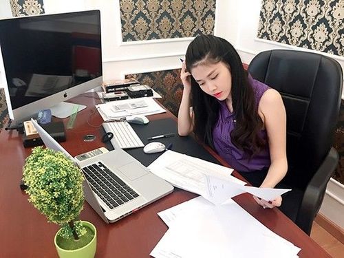 Kể từ khi lấy Đăng Khôi, Thủy Anh quyết định lui về hậu trường, làm tròn vai trò người vợ, mẹ và hỗ trợ công việc cho chồng.