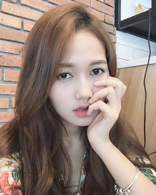 Nàng cáo đa tài này luôn trung thành với màu son hồng nude, mang lại vẻ đẹp tự nhiên mà có phần mơ màng cho các cô nàng thuộc xung Xử Nữ.
