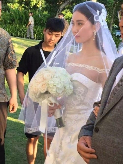 Vẻ đẹp cận cảnh của Lưu Thi Thi.