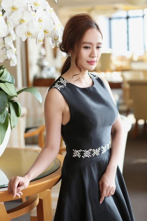 Thời gian gần đây cô nàng thay đổi một cách ngoạn mục trong gu ăn mặc và make up.