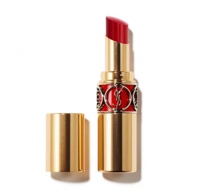 Một thỏi son đỏ từ nhãn hiệu lừng danh YSL có giá tầm gần 2 triệu đồng sẽ làm cho đôi môi bạn thêm rạng ngời torng hè này.