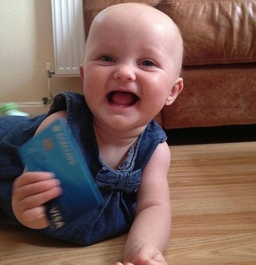Bé Popy-Mai khi còn khỏe mạnh. Ảnh: Dailystar.