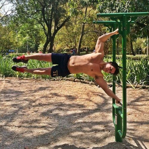 Nhờ chăm chỉ tập thể thao, Gabriel luôn duy trì được tinh thần thoải mái, cởi mở và vóc dáng đẹp