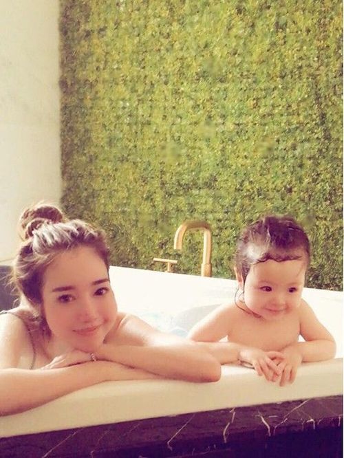 ới Elly, cô không la mắng Cadie vì luôn trân trọng sự hiếu động và những giây phút nghịch ngợm của con gái nhỏ.