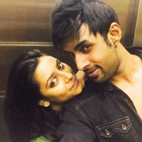 Pratyusha Banerjees và vị hôn phu Rahul Raj Singh thuở còn mặn nồng.