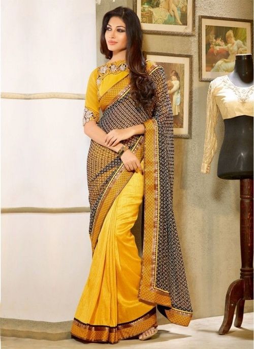 Theo đạo Bà La Môn, người phụ nữ khi mang thai sẽ mặc áo Saree màu vàng và đẹo vòng 7 ngày để cầu mong sự an lành đến cho con của mình.