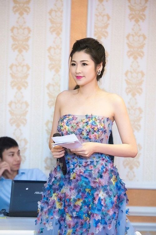 Hiện tại, Tú Anh đang học hỏi các bậc tiền bối và cô cũng hy vọng nhận được sự ủng hộ, đón chào của công chúng cũng như giới truyền thông trong cương vị mới.