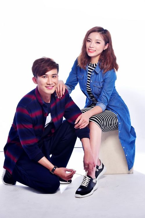 Chí Thiện ân cần buộc dây giày cho Kỳ Duyên.