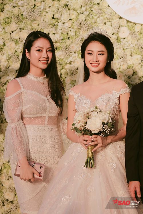Hoa hậu Dân tộc Ngọc Anh tới chúc mừng cô bạn thân.