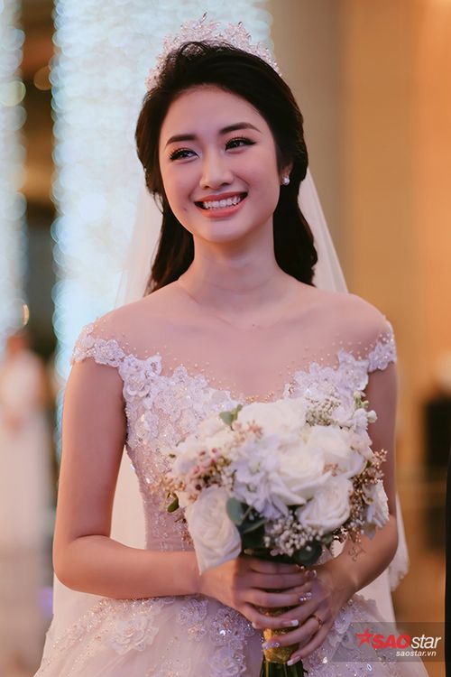Cận cảnh nhan sắc xinh đẹp không tì vết của Hoa hậu Thu Ngân.