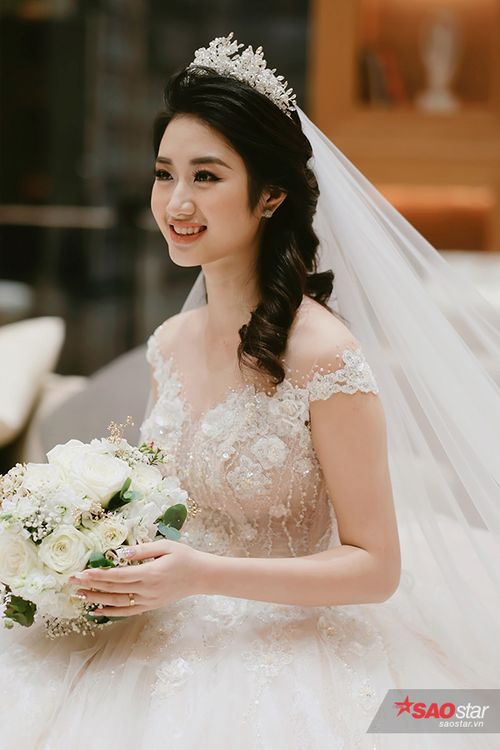 Đăng quang ngôi vị Hoa hậu Bản sắc Việt toàn cầu được hơn 5 tháng, Thu Ngân quyết định lên xe hoa ở tuổi 21.
