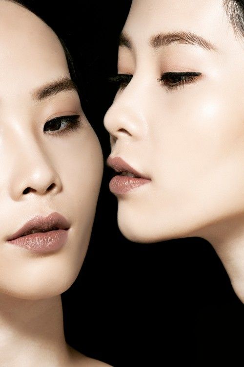 Sở hữu gương mặt xinh đẹp cùng vóc dáng cực chuẩn, Lệ Nam là một trong những chân dài sáng giá trong làng mẫu Việt hiện nay. Cô rất được săn đón và từng góp mặt trong những sự kiện thời trang đình đám như Vietnam Designer Fashion Week, Duyên Dáng Việt Nam, Vietnam Junior Fashion Week,… Ngoài vai trò một người mẫu, Lệ Nam còn được biết đến là chị gái sinh đôi của Nam Em.
