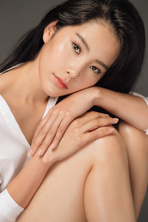 Đây là món quà tinh thần để Nam Em sẽ cố gắng và hoàn thiện bản thân để có thể trở lại đấu trường sắc đẹp quốc tế một lần nữa với sự chuẩn bị tốt nhất. Sau cuộc thi Hoa hậu Trái đất 2016, Nam Em đã trở thành một trong những mỹ nhân Việt được yêu mến và gặt hái được thành công nhất định. Dự án điện ảnh Lô tô mang đến cho Nam Em trải nghiệm đầu tiên với môn nghệ thuật thứ 7 và lần chạm ngõ điện ảnh lần này hứa hẹn sẽ gây nhiều bất ngờ cho công chúng.