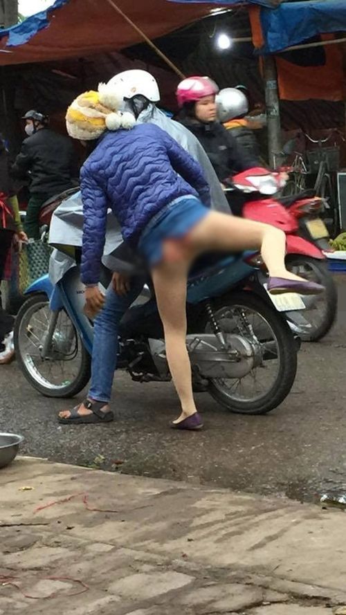 Thời trang: 2017 rồi, xin nhắc lại: Legging, tất lưới không phải ‘cái quần’!