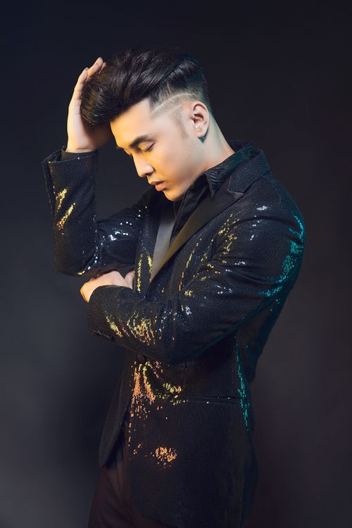 Tung 1 lần 2 album, Ưng Hoàng Phúc tiếp tục ghi điểm với hình ảnh lịch lãm Tung 1 lần 2 album, Ưng Hoàng Phúc tiếp tục ghi điểm với hình ảnh lịch lãm