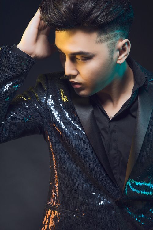 Tung 1 lần 2 album, Ưng Hoàng Phúc tiếp tục ghi điểm với hình ảnh lịch lãm Tung 1 lần 2 album, Ưng Hoàng Phúc tiếp tục ghi điểm với hình ảnh lịch lãm