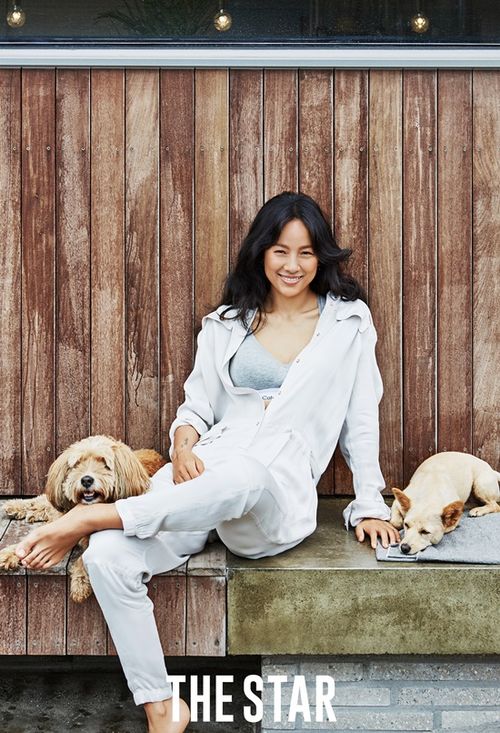 Tái xuất trở lại, cứ đẹp và nóng bỏng đến thế này thì ai chịu cho thấu đây Lee Hyori? Tái xuất trở lại, cứ đẹp và nóng bỏng đến thế này thì ai chịu cho thấu đây Lee Hyori?