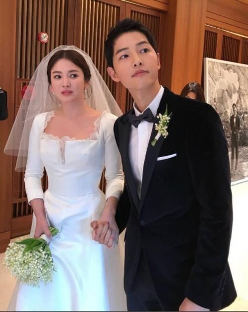 Các thành viên trong gia đình Song Joong Ki nói về nàng dâu mới Song Hye Kyo - Ảnh 2.