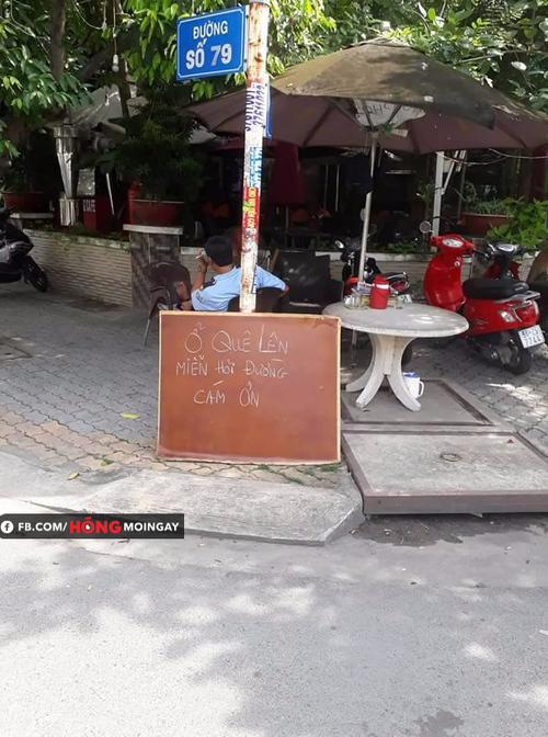 Quán cafe Sài Gòn gây xôn xao với tấm bảng ‘Ở quê lên, miễn hỏi đường’ - Ảnh 1.