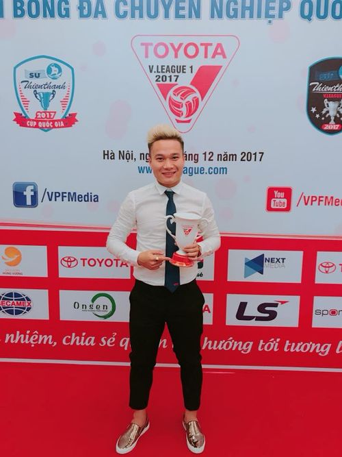 Gu thời trang và các kiểu đầu không ‘đụng hàng’ của chàng ‘soái ca’ xứ Nghệ